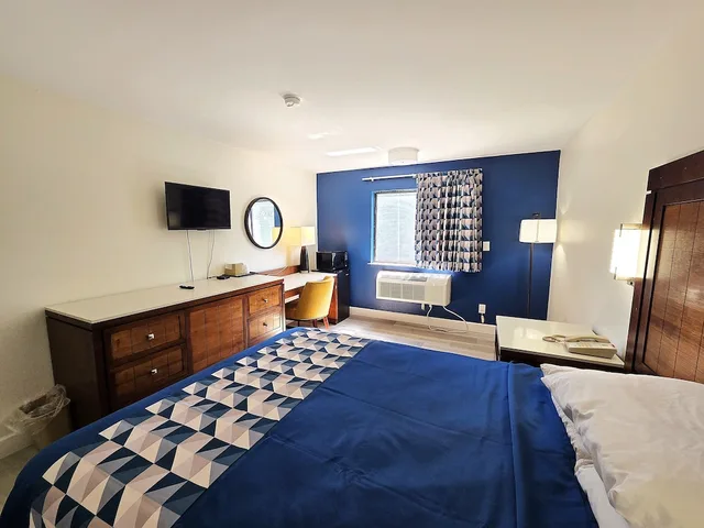 Superior, King Bed, Smoking, Economy 7 Inn Chesapeake - Portsmouth 6/10