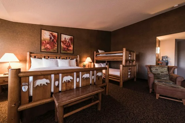 Expanded, Suite, King Bed, Bunk Bed، Stoney Creek St. Joseph 1/1