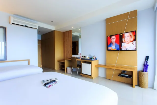 Deluxe Balcony Room, Chaweng Cove Beach Resort 1/10