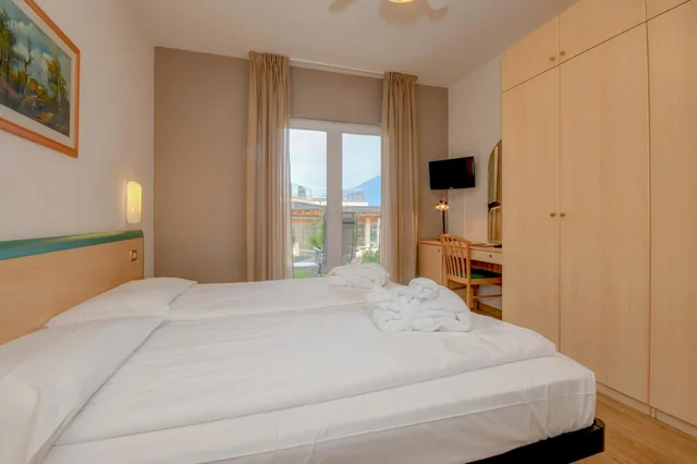 غرفة قياسية بسرير مزدوج بإطلالة على الحديقة مع سرير إضافي، Hotel Du Lac 4/7