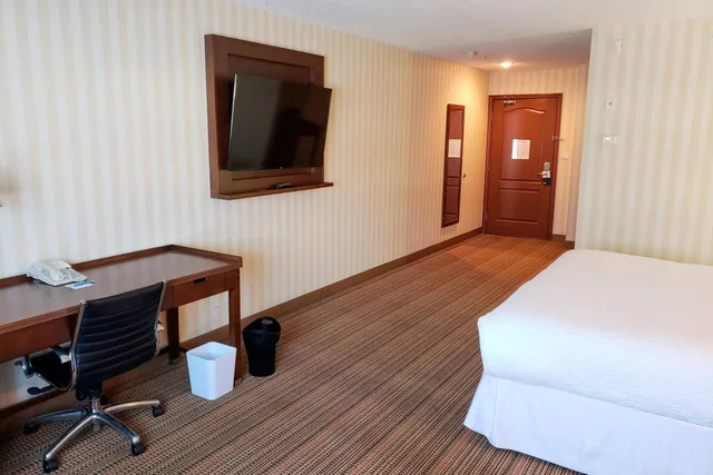 2 Bedrooms, Suite, 1.5 Bathrooms, Four Points By Sheraton Prince George 9/10