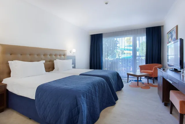 غرفة بسرير مزدوج أو سريرين منفصلين مع سرير إضافي، Pine Beach Hotel 2/10