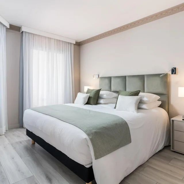 غرفة ديلوكس بسرير مزدوج بإطلالة على البحر بشرفة، Boutique Hotel B51 (ex. Park Plaza Suites Hotel) 1/5