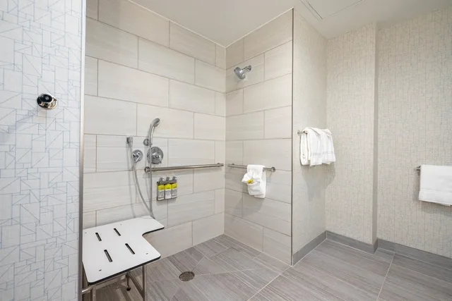 غرفة قياسية بسرير كينج لذوي الإعاقة، HOLIDAY INN EXPRESS AND SUITES SAN JOSE SILICON VALLEY 5/7