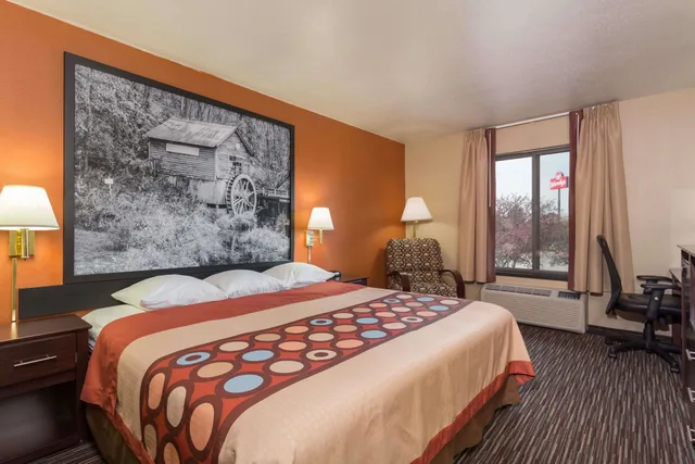 غرفة قياسية بسرير كينج، Super 8 By Wyndham Germantown/Milwaukee 3/4