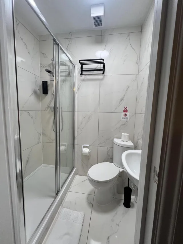 غرفة قياسية بسريرين منفصلين، Tudor Court Hotel 8/9