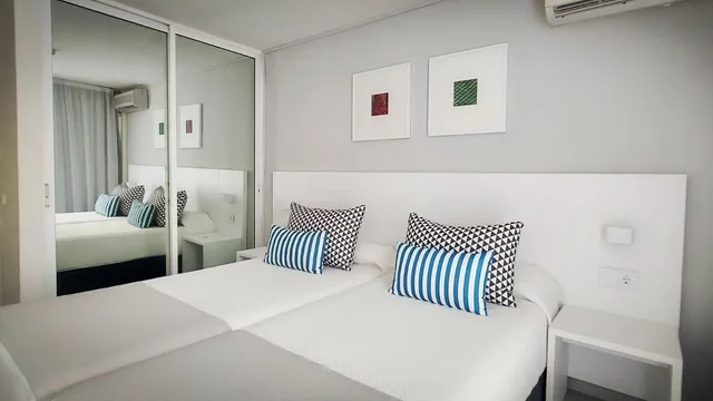 غرفة قياسية بسرير مزدوج أو سريرين منفصلين بإطلالة على البحر، BLUESEA Lagos de Cesar 3/4