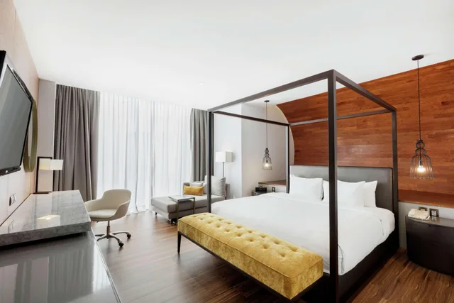 جناح بسرير كينج بشرفة، DoubleTree by Hilton Hotel Mexico City Santa Fe 1/2