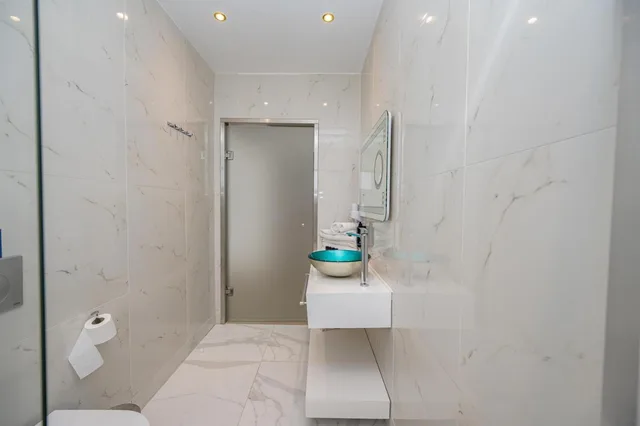 بنغل بشرفة، Smy Kos Beach and Splash 10/10
