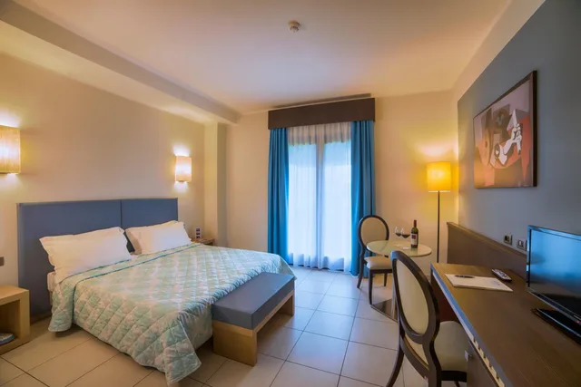 غرفة بسرير مزدوج أو سريرين منفصلين بشرفة، Lu Hotel Carbonia 2/4