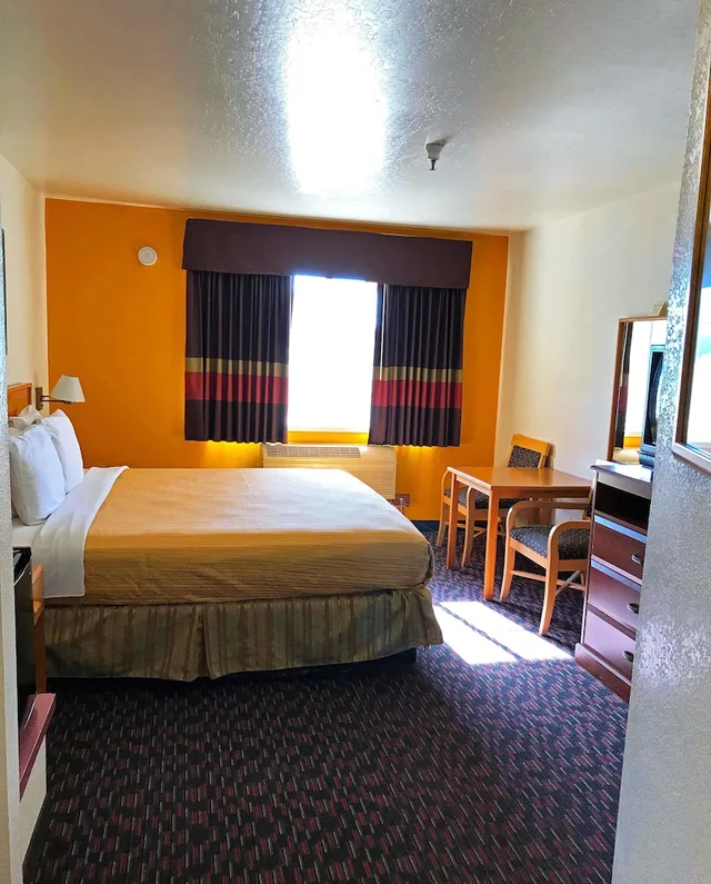 غرفة بسرير كينج، Americas Best Value Inn Dunnigan 1/3