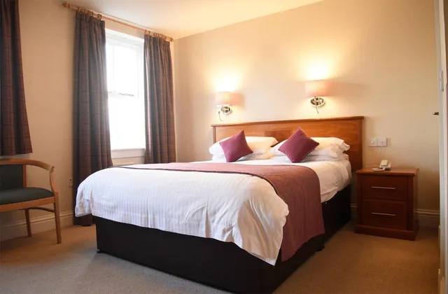 غرفة سوبيريور بسرير مزدوج بإطلالة على البحر، The Royal Hotel, Portree 5/9