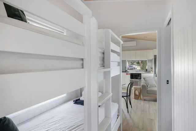 Tiny Home, 1 Queen and 1 Bunk Bed، Reflections Holiday Parks Lennox Head 2/7