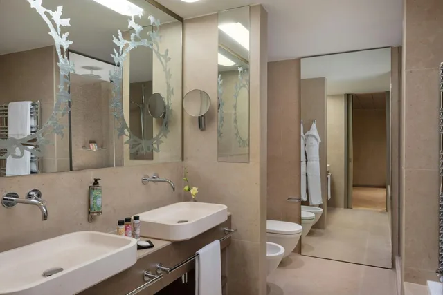 جناح جونيور بسرير كوين، Rosa Grand Milano Starhotels Collezione 7/10