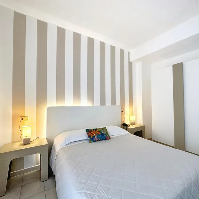 غرفة قياسية بسرير مزدوج، Aura Living 5/10