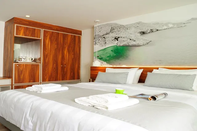 غرفة سوبيريور بسرير مزدوج أو سريرين منفصلين بإطلالة على المسبح، Atrium Ambiance Hotel 1/2