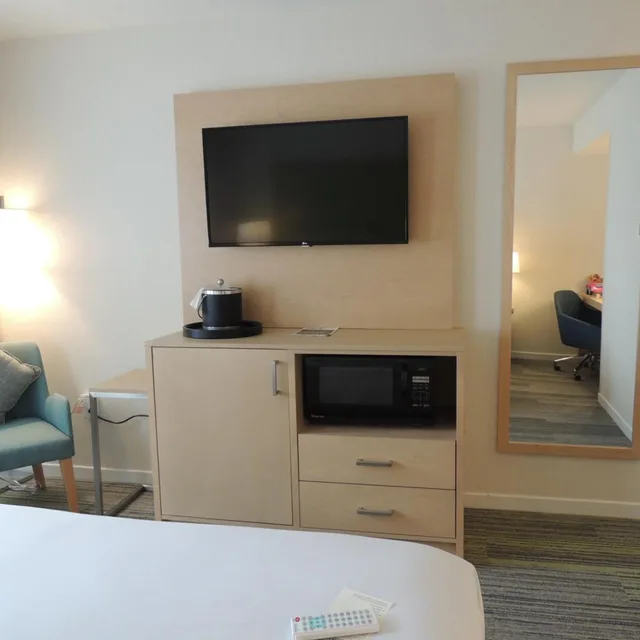 Junior Suite, King Bed, The Inn at Longwood Medical 9/10