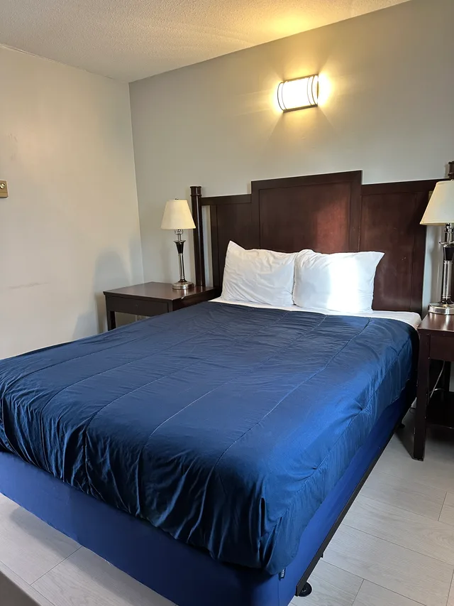 غرفة بسرير كوين، Travelodge by Wyndham Langley 3/9