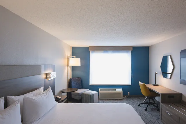 غرفة قياسية بسرير كينج، Holiday Inn Express & Suites Marquette, an IHG Hotel 3/10