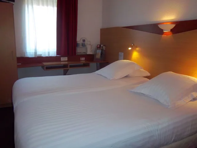 غرفة قياسية بسريرين منفصلين، Hotel des Victoires - Restaurant 3/8
