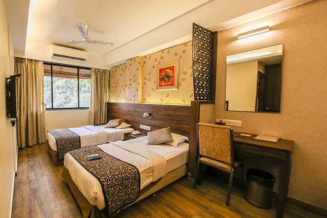غرفة فاخرة بسريرين منفصلين بغرفة نوم واحدة، HOTEL MAHARANA INN 5/10