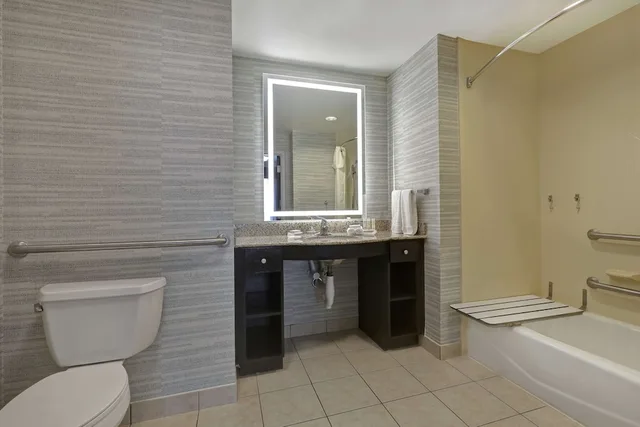 استوديو بسرير كينج بحوض استحمام لذوي الإعاقة، Homewood Suites by Hilton McAllen 2/3