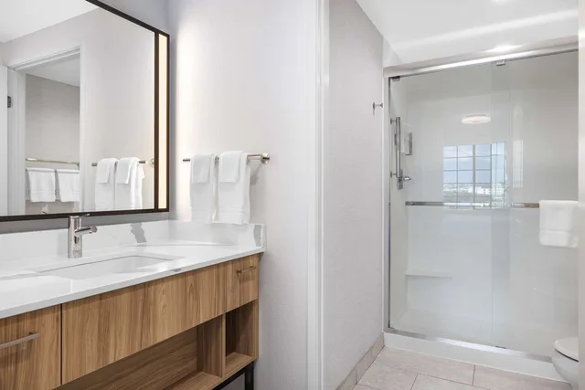 Studio, Suite, King Bed, Bay View، Homewood Suites By Hilton San Diego Airport Liberty Station 4/4