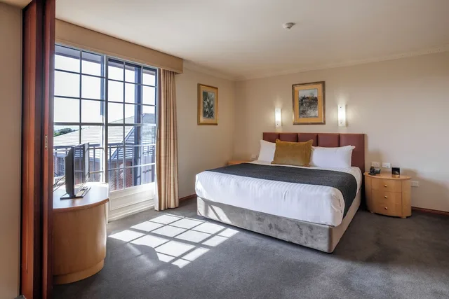 Suite, King Bed, Courtyard Area، Country Club Tasmania 1/4