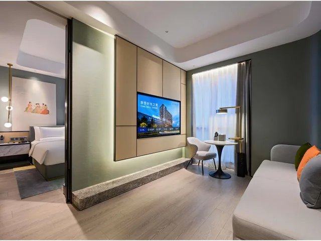 Superior, Suite, King Bed, Lake Side، Novotel Shanghai Wanyuan 1/2