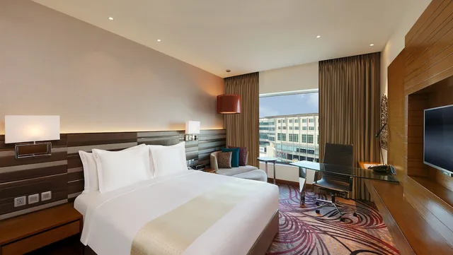 غرفة قياسية بسرير كينج للمدخنين، Holiday Inn Jaipur City Centre by IHG 2/6