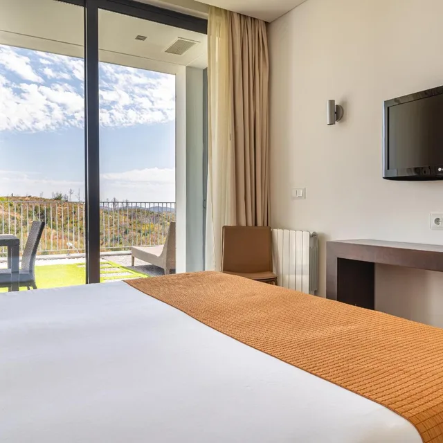 جناح بإطلالة على الجبل بشرفة، Monchique Resort And Spa 2/7