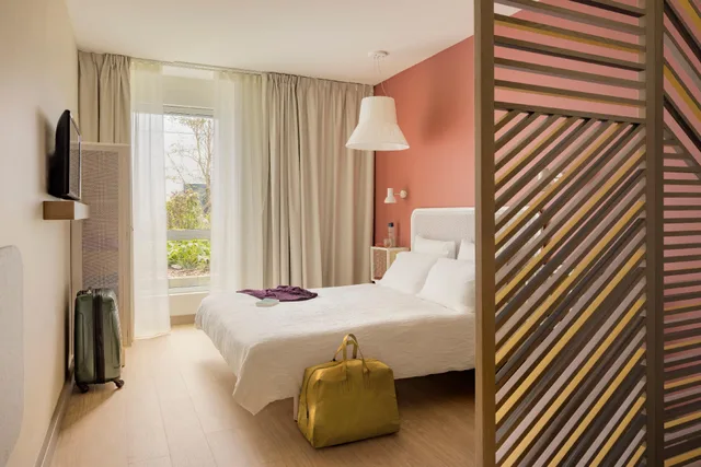 غرفة كلوب كلاسيكية بسرير كوين بشرفة بإطلالة، OKKO Hotels Lille Centre 1/1