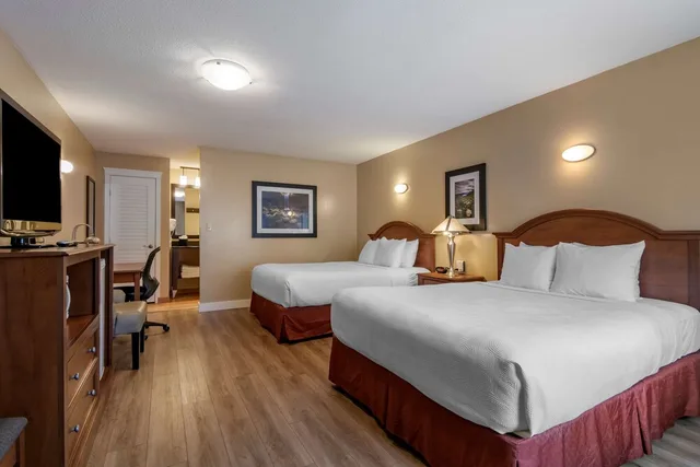 غرفة قياسية بسريرين كوين يُسمح فيها بالحيوانات الأليفة في الطابق الأرضي، Best Western Sicamous Inn 1/7