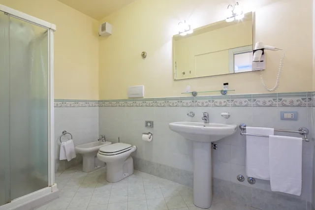 شقة سوبيريور بسرير كوين بإطلالة على البحيرة مع أريكة، Domina Borgo Degli Ulivi 4/4