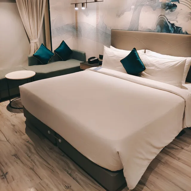 Superior, King Bed, Park Inn by Radisson Surat 1/2
