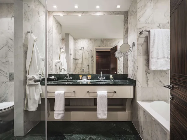 غرفة جونيور عائلية بسريرين منفصلين مع سرير إضافي، Anantara New York Palace Budapest - A Leading Hotel of The World 4/4