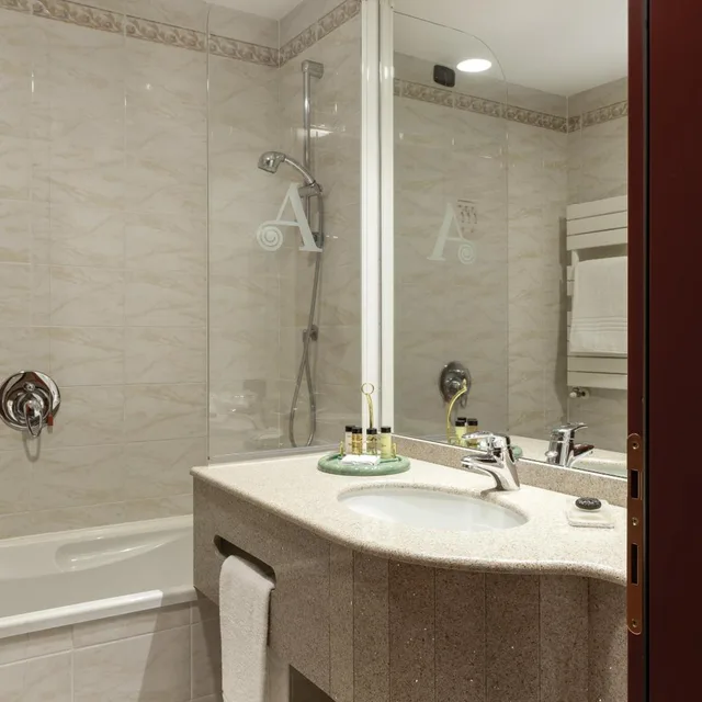 غرفة قياسية ثلاثية، Agora Palace Hotel 5/6