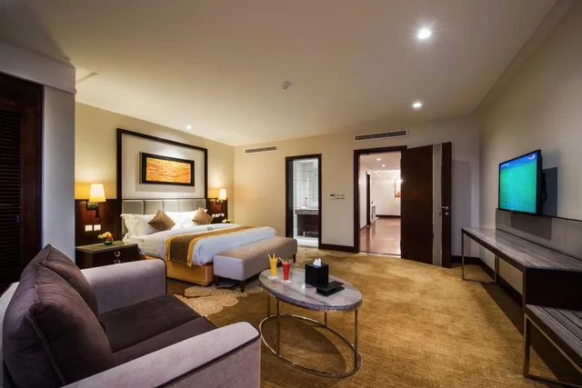 Three Bedroom Suite With Three Bathroom، بودل التحلية(Boudl Al Tahlya) 2/2