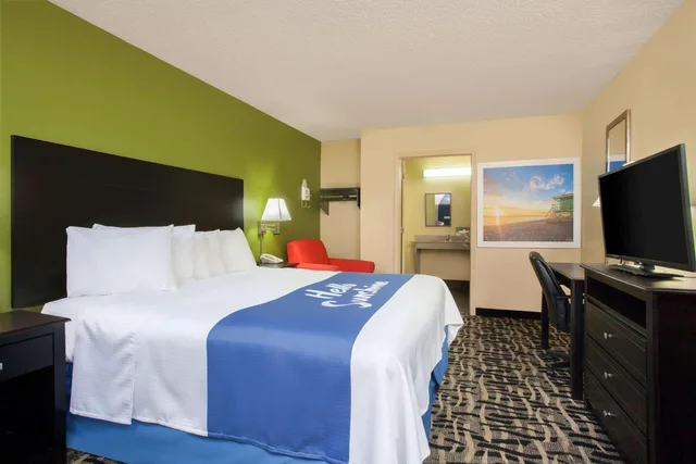 غرفة بسرير كينج لذوي الإعاقة، Days Inn by Wyndham Pensacola I-10 1/2