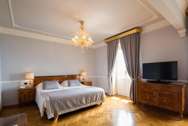 جناح جونيور بإطلالة على البحر، Imperiale Palace Hotel 3/6