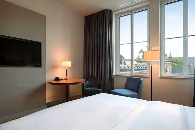 غرفة بسرير كينج بإطلالة، Hilton Cologne Hotel 1/5