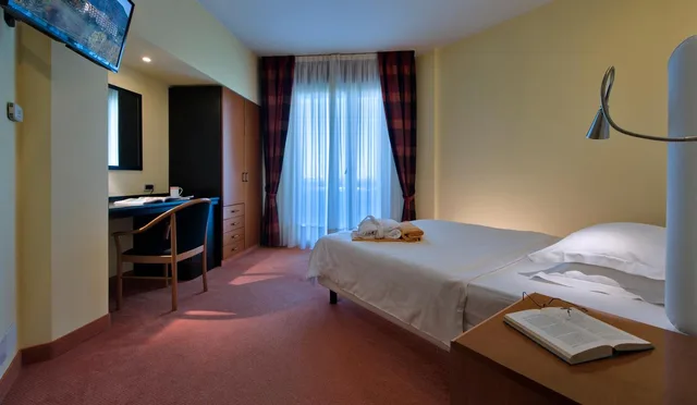 غرفة بشرفة مفردة بسرير فردي، Hotel Terme Leonardo 2/2