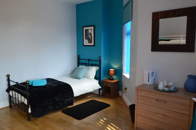 غرفة عائلية رباعية بسرير مزدوج وسرير بطابقين، Old Trafford Guest House 3/6