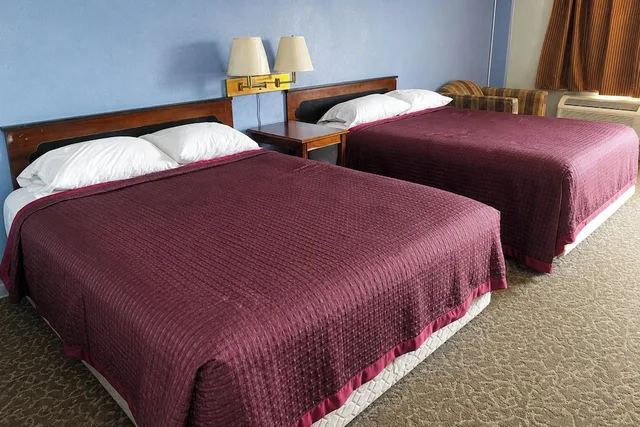 غرفة بسريرين مزدوجين للمدخنين، Gray Plaza Motel Benton Rend Lake I-57 4/10
