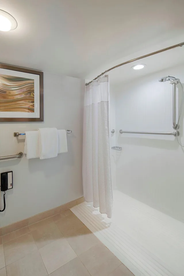 غرفة بسرير كينج مع أريكة لذوي الإعاقة، Courtyard by Marriott Columbus West 3/4