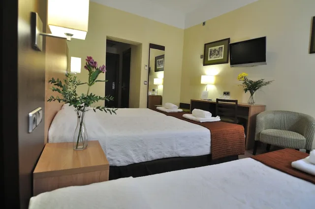 غرفة عائلية ثلاثية بثلاثة أسرّة، Hostal Ballesta 5/9