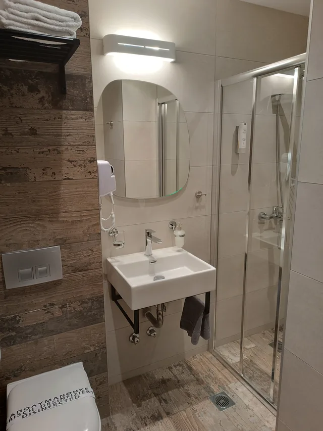 Standard, Double Bed, Elizabeth Queen Luxury Rooms 6/7