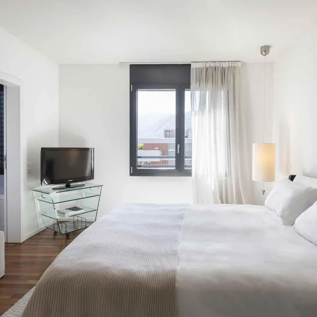جناح متصل عائلي قياسي، IBIS LOCARNO 2/6