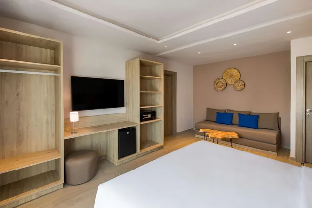 Standard, King Bed, Balcony or Terrace، Radisson Blu Resort Al Hoceima 2/4