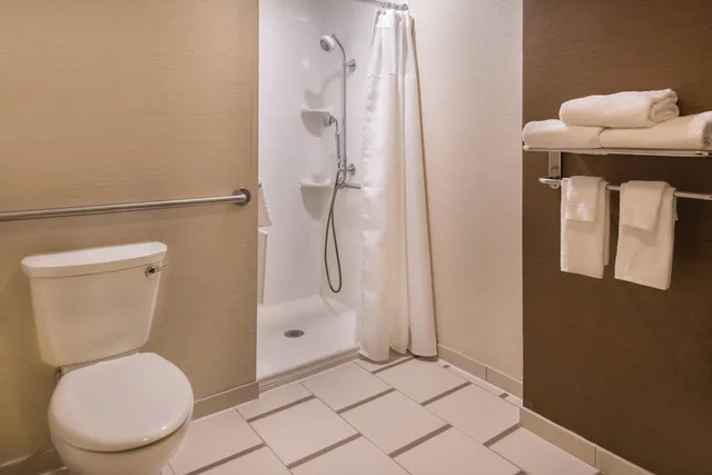 استوديو تنفيذي بسريرين كوين بغرفة نوم واحدة مع أريكة لذوي الإعاقة، Fairfield Inn Suites By Marriott Olean 2/2